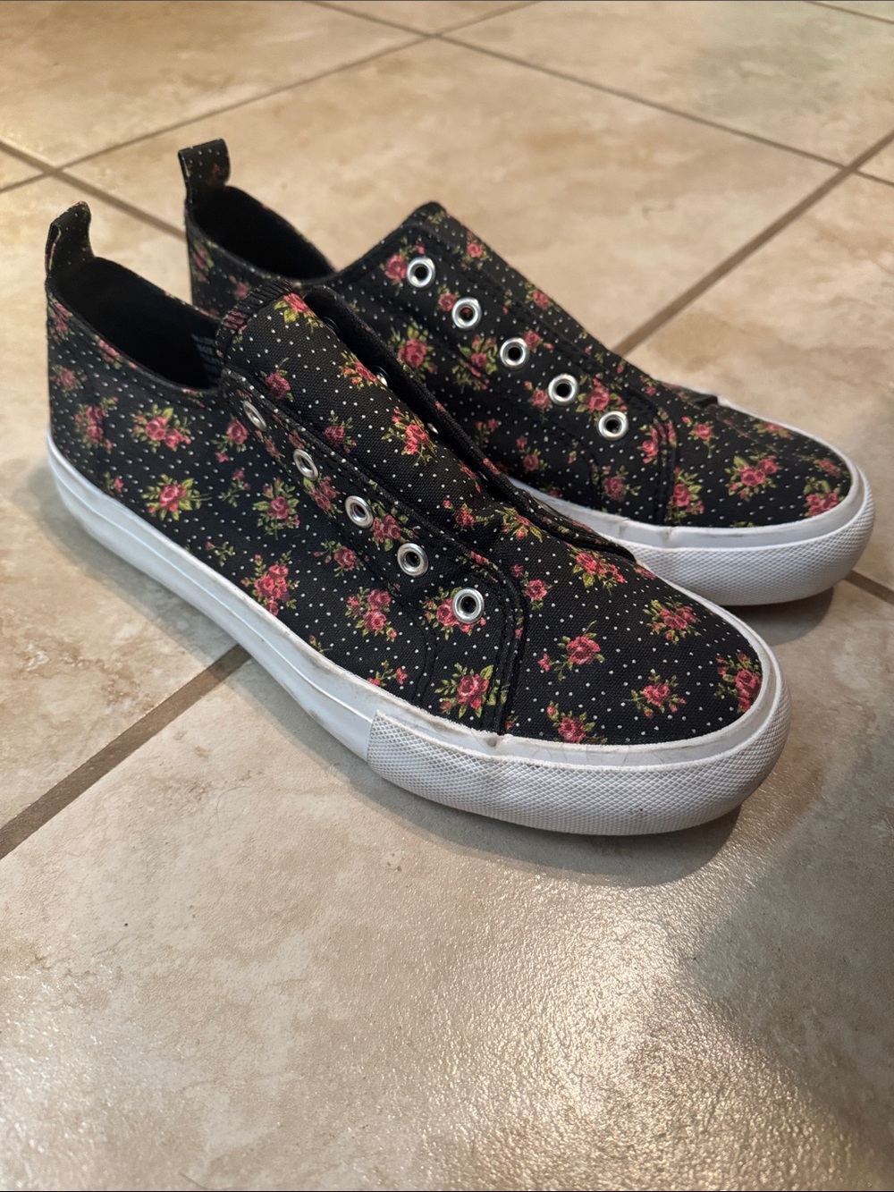 Slip-On Rose Canvas Sneakers in Black with Pink Roses Serra